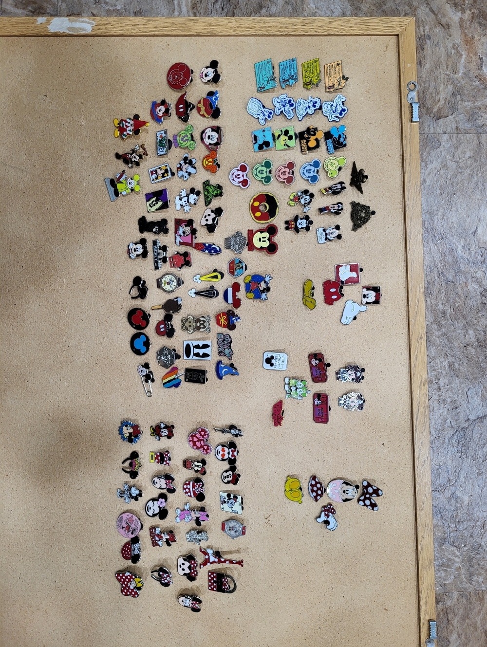 Mickey & Minnie Mouse Disney Pins Huge Collection - 114 Pins,  DVC, Exclusives